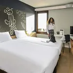 沙勒罗瓦机场布鲁塞尔南宜必思酒店 3* 弗勒吕斯
