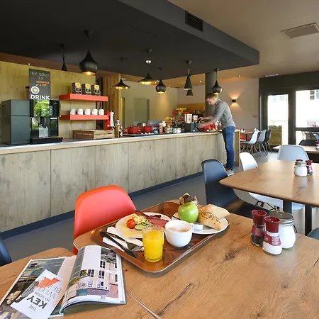 沙勒罗瓦机场布鲁塞尔南宜必思酒店 酒店