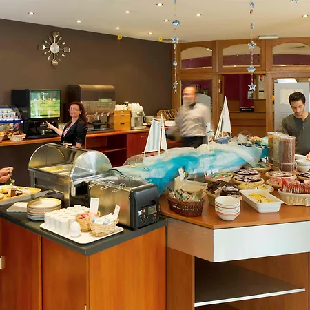 沙勒罗瓦机场布鲁塞尔南宜必思酒店 弗勒吕斯