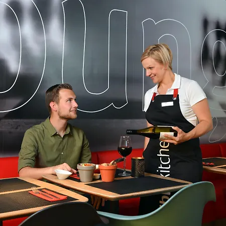 沙勒罗瓦机场布鲁塞尔南宜必思酒店 3* 弗勒吕斯