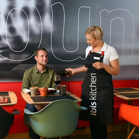 호텔 Ibis Charleroi Airport Brussels South 플뤼루스