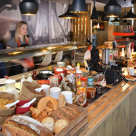 호텔 Ibis Charleroi Airport Brussels South