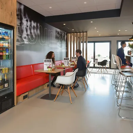 Ibis Charleroi Airport Brussels South מלון