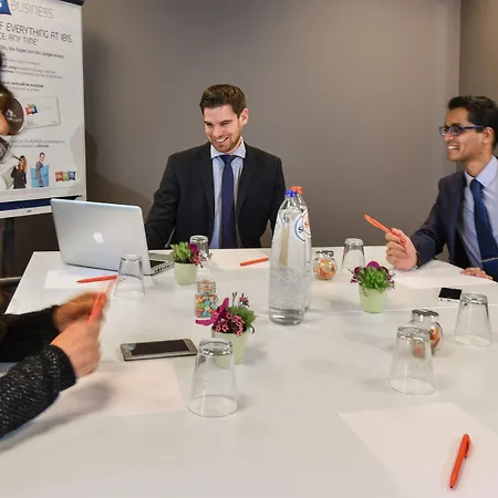 沙勒罗瓦机场布鲁塞尔南宜必思酒店 酒店 3*