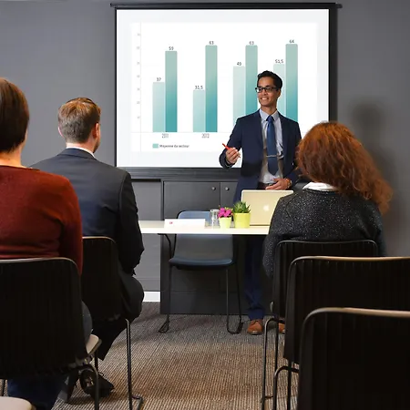 沙勒罗瓦机场布鲁塞尔南宜必思酒店 3* 弗勒吕斯