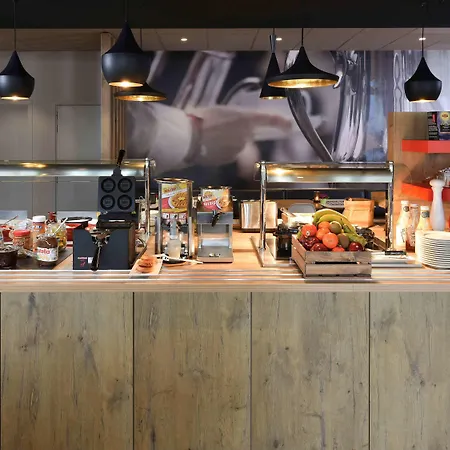 沙勒罗瓦机场布鲁塞尔南宜必思酒店 3* 弗勒吕斯