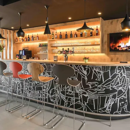 호텔 Ibis Charleroi Airport Brussels South