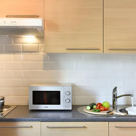 沙勒罗瓦机场布鲁塞尔南宜必思酒店 酒店 3*