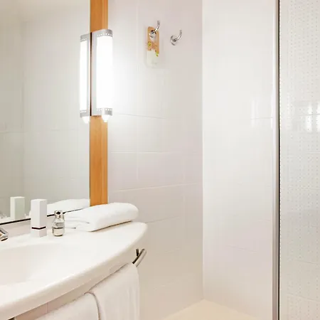 Ibis Charleroi Airport Brussels South 플뤼루스