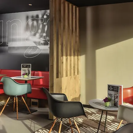 沙勒罗瓦机场布鲁塞尔南宜必思酒店 3* 弗勒吕斯