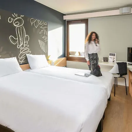 호텔 Ibis Charleroi Airport Brussels South