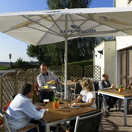 Ibis Charleroi Airport Brussels South פלורוס