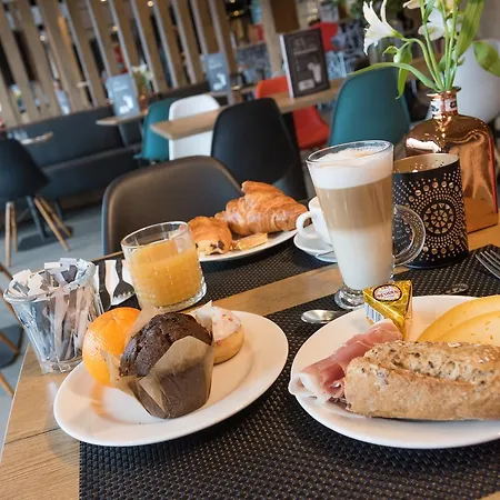 Ibis Charleroi Airport Brussels South ホテル 3*