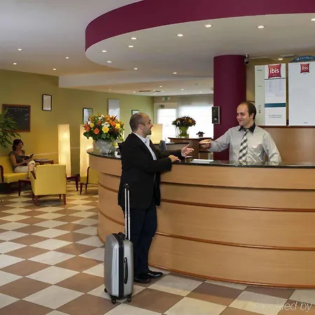 酒店 沙勒罗瓦机场布鲁塞尔南宜必思酒店 弗勒吕斯