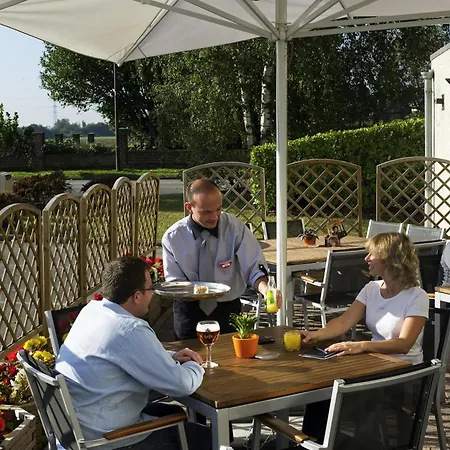 沙勒罗瓦机场布鲁塞尔南宜必思酒店 酒店 弗勒吕斯