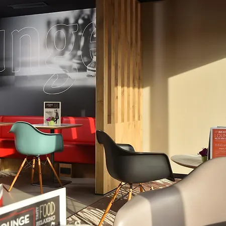 沙勒罗瓦机场布鲁塞尔南宜必思酒店 酒店 弗勒吕斯