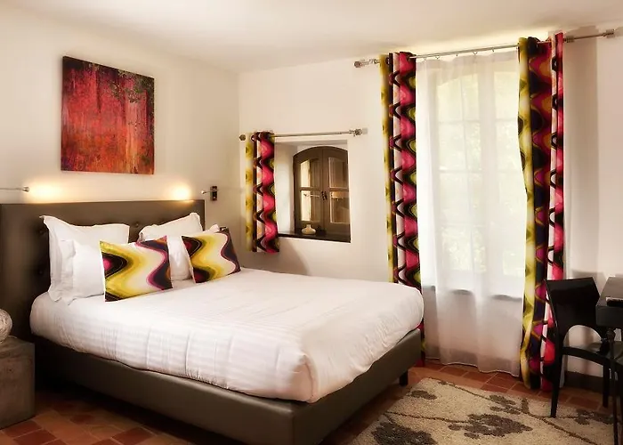 沙勒罗瓦机场布鲁塞尔南宜必思酒店 酒店 弗勒吕斯