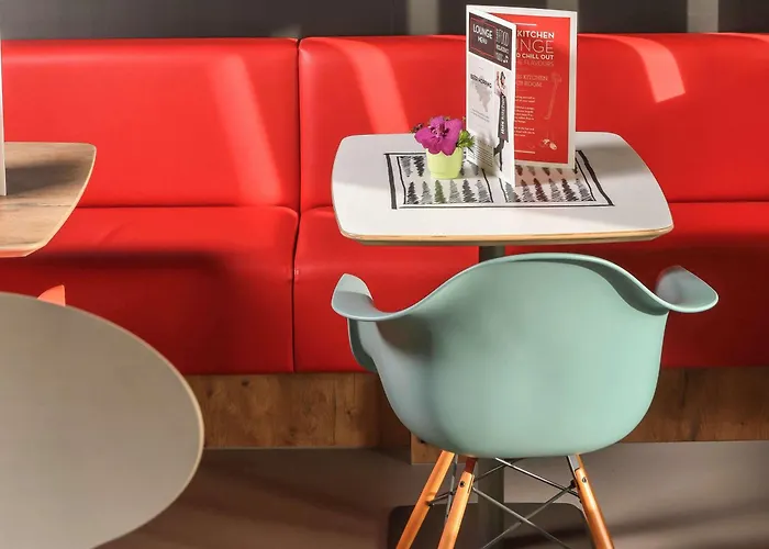 沙勒罗瓦机场布鲁塞尔南宜必思酒店 弗勒吕斯