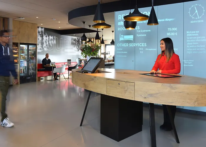 沙勒罗瓦机场布鲁塞尔南宜必思酒店 3* 弗勒吕斯