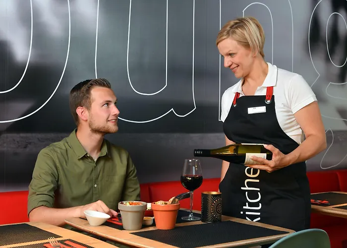 沙勒罗瓦机场布鲁塞尔南宜必思酒店 3* 弗勒吕斯