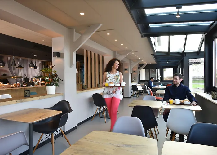 沙勒罗瓦机场布鲁塞尔南宜必思酒店