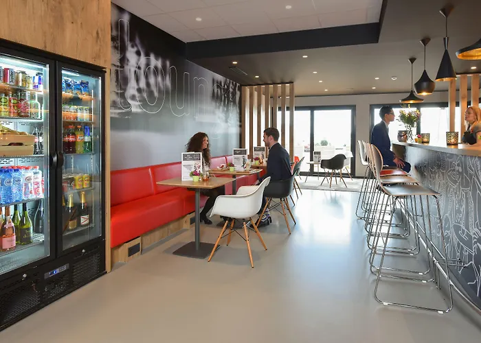 沙勒罗瓦机场布鲁塞尔南宜必思酒店 酒店