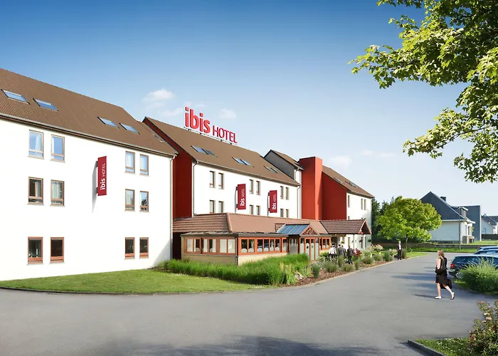 沙勒罗瓦机场布鲁塞尔南宜必思酒店 弗勒吕斯