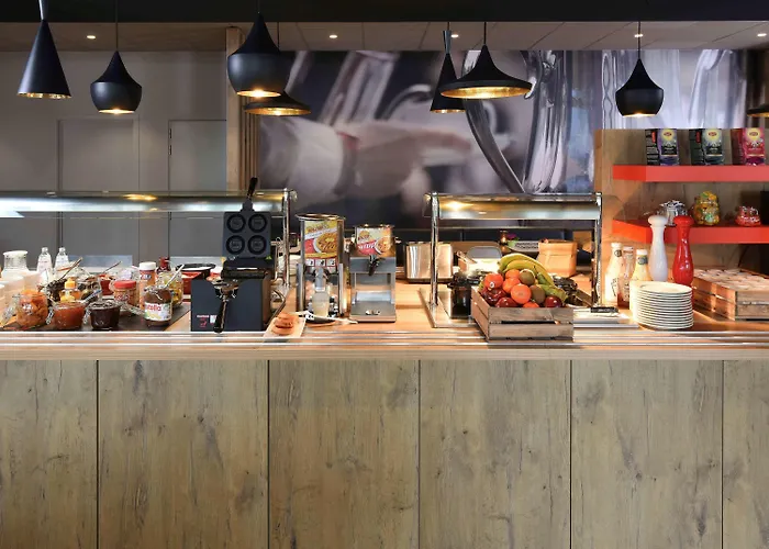 沙勒罗瓦机场布鲁塞尔南宜必思酒店 3* 弗勒吕斯