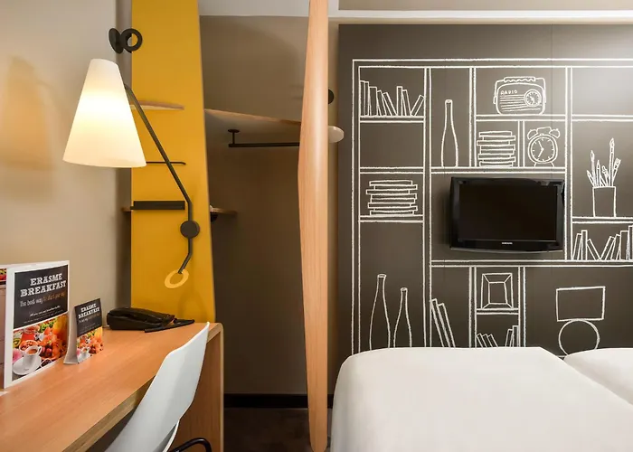 沙勒罗瓦机场布鲁塞尔南宜必思酒店 3* 弗勒吕斯