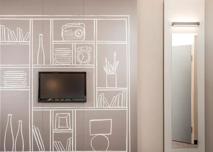 沙勒罗瓦机场布鲁塞尔南宜必思酒店 3*