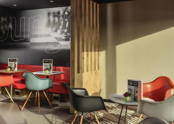 沙勒罗瓦机场布鲁塞尔南宜必思酒店 3* 弗勒吕斯