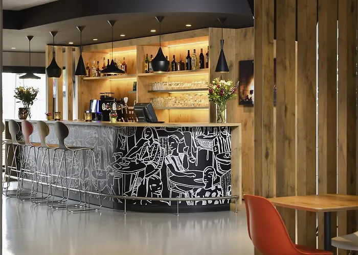 沙勒罗瓦机场布鲁塞尔南宜必思酒店 酒店