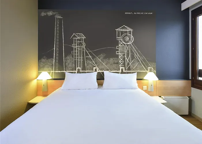 沙勒罗瓦机场布鲁塞尔南宜必思酒店 酒店 弗勒吕斯