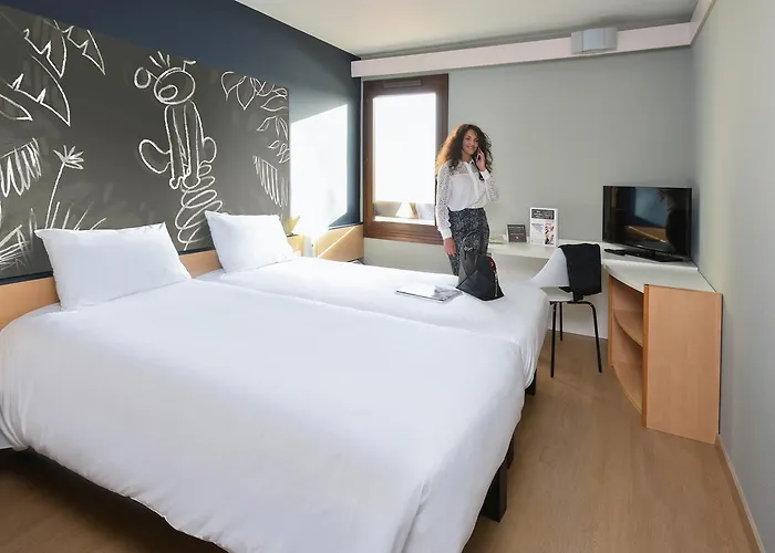 沙勒罗瓦机场布鲁塞尔南宜必思酒店 酒店