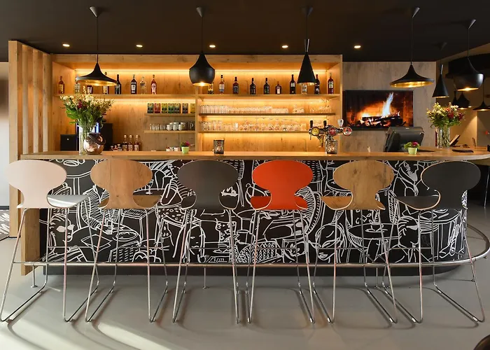 沙勒罗瓦机场布鲁塞尔南宜必思酒店 酒店 弗勒吕斯