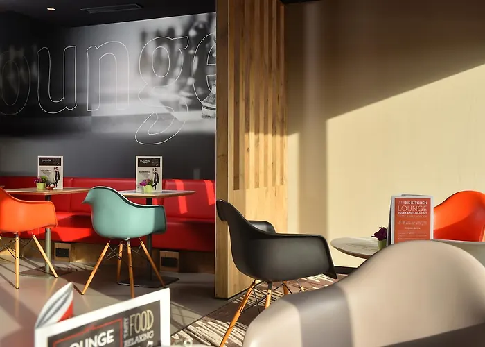 沙勒罗瓦机场布鲁塞尔南宜必思酒店 酒店 弗勒吕斯